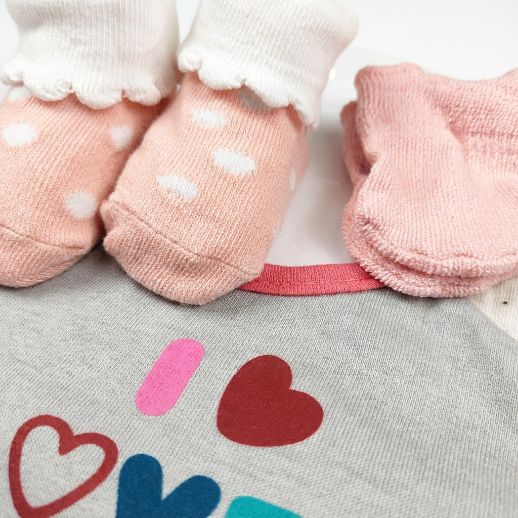 BABY GIRLS 3 PIECE GIFT SET I LOVE MOMMY PRINTED SOFT COTTON (BIB, SOCKS & MITTENS)