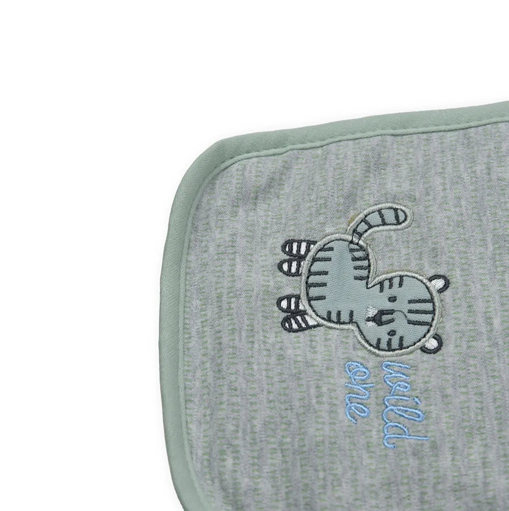BABY 4PCS CAP SOCKS+BIB SET GREY - image 3