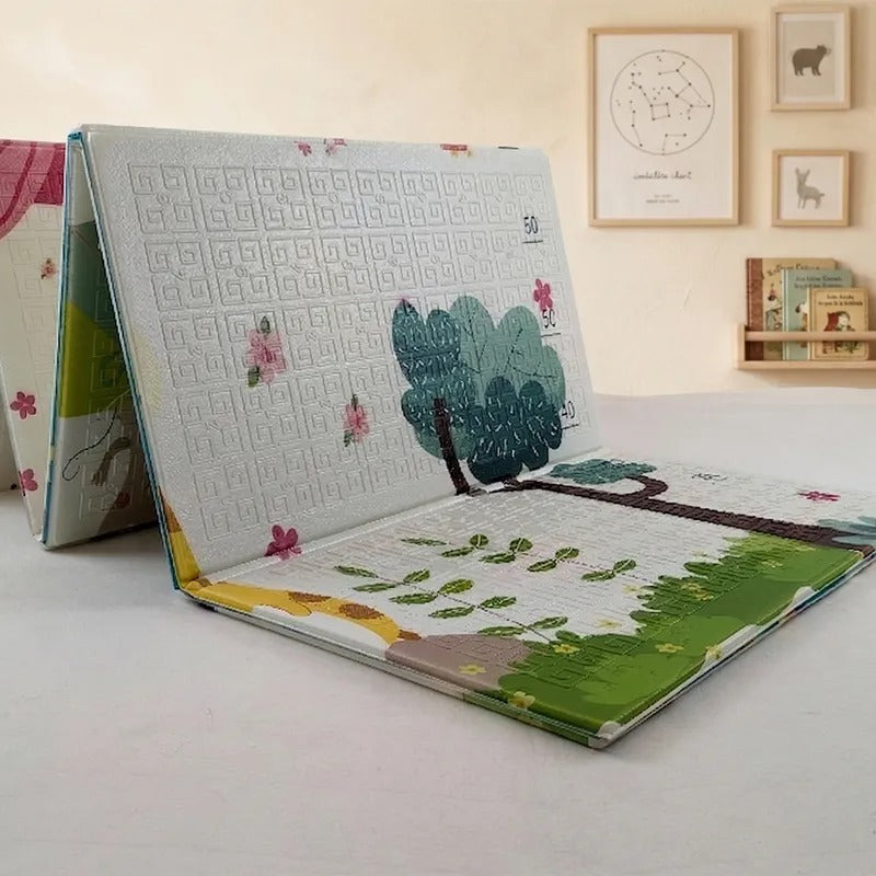Infant Folding Floor Gym Mat Growth Chart Design with Giraffe & Mouse Pilot (Large)